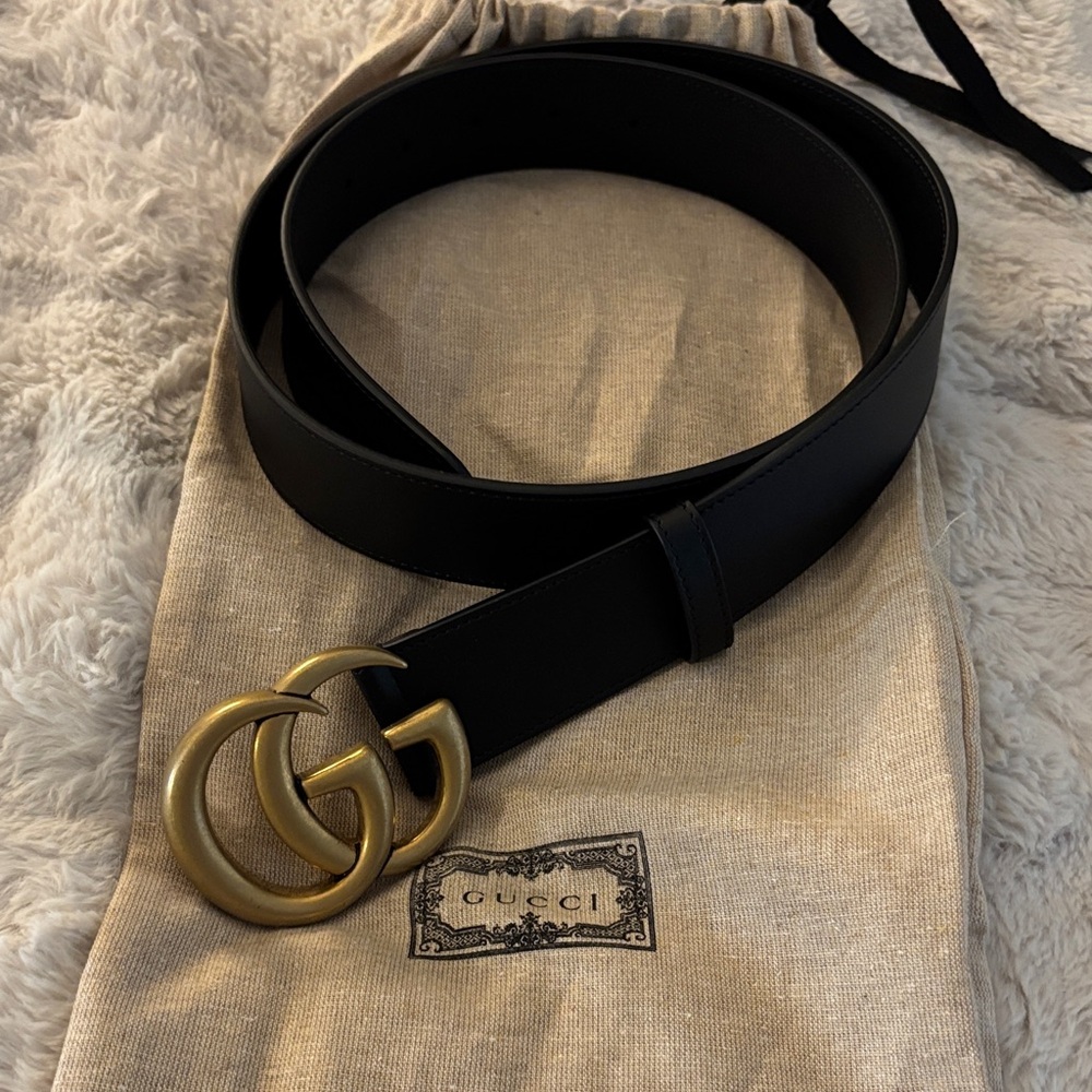 Gucci Black Leather Belt with Gold GG Buckle